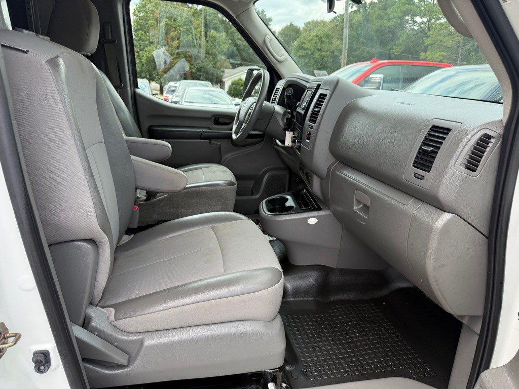 2018 Nissan NV Image 5