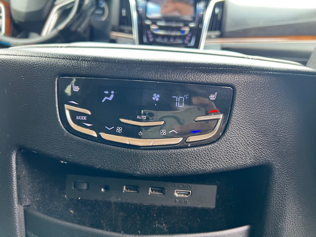2017 Cadillac Escalade Image 16