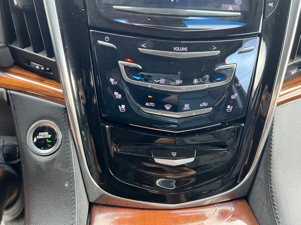 2017 Cadillac Escalade Image 22