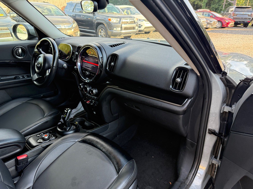 2022 MINI Cooper Image 6