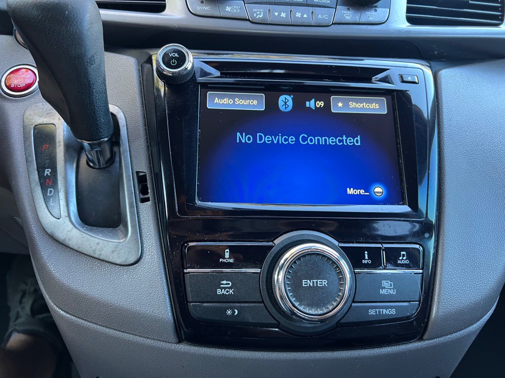 2015 Honda Odyssey Image 17