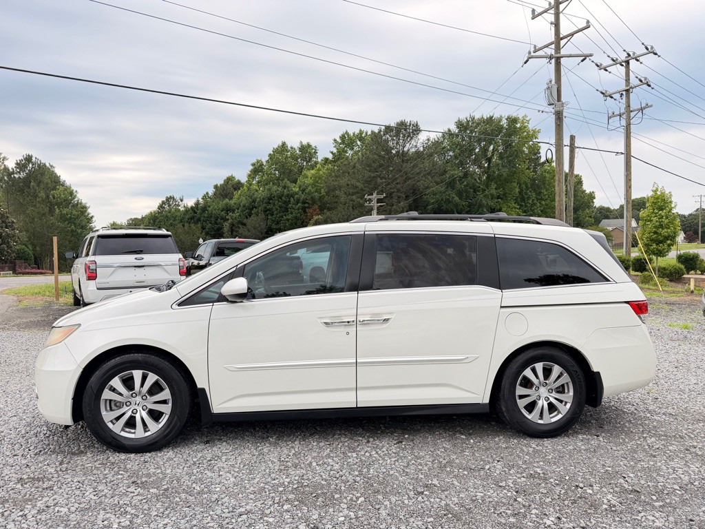 2015 Honda Odyssey Image 2