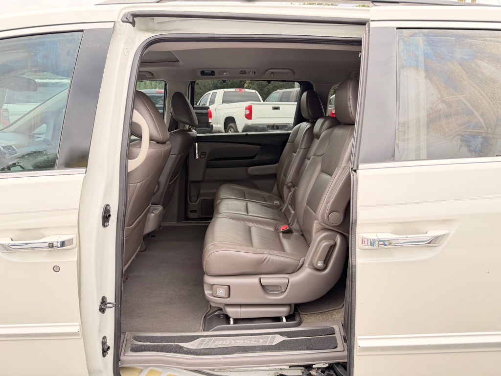 2015 Honda Odyssey Image 11