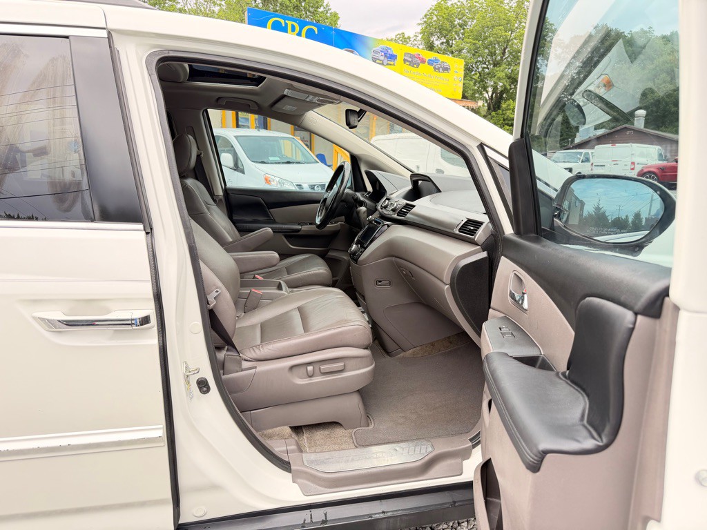 2015 Honda Odyssey Image 14