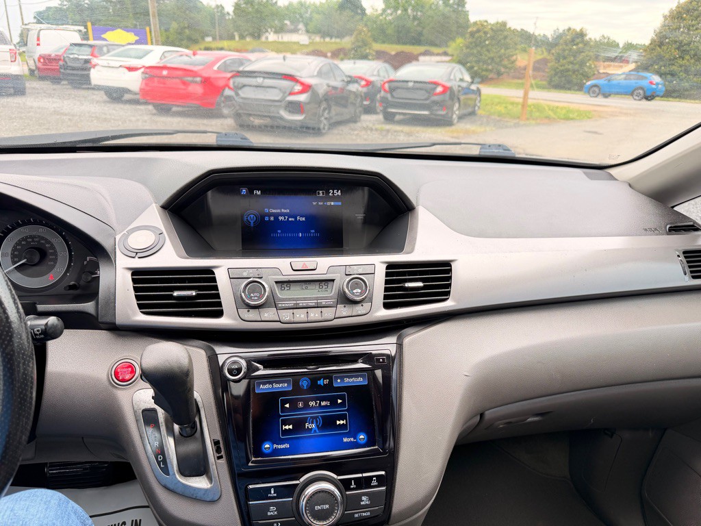 2015 Honda Odyssey Image 17