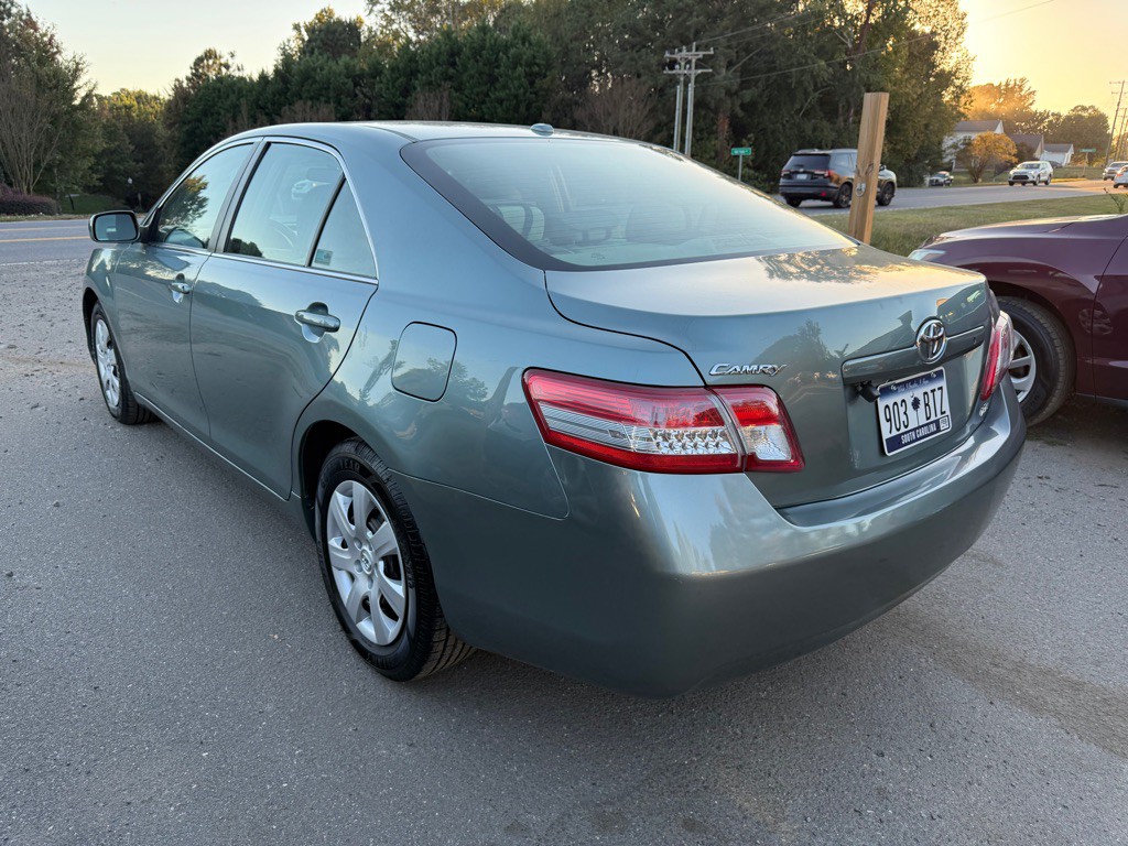 2011 Toyota Camry Image 2