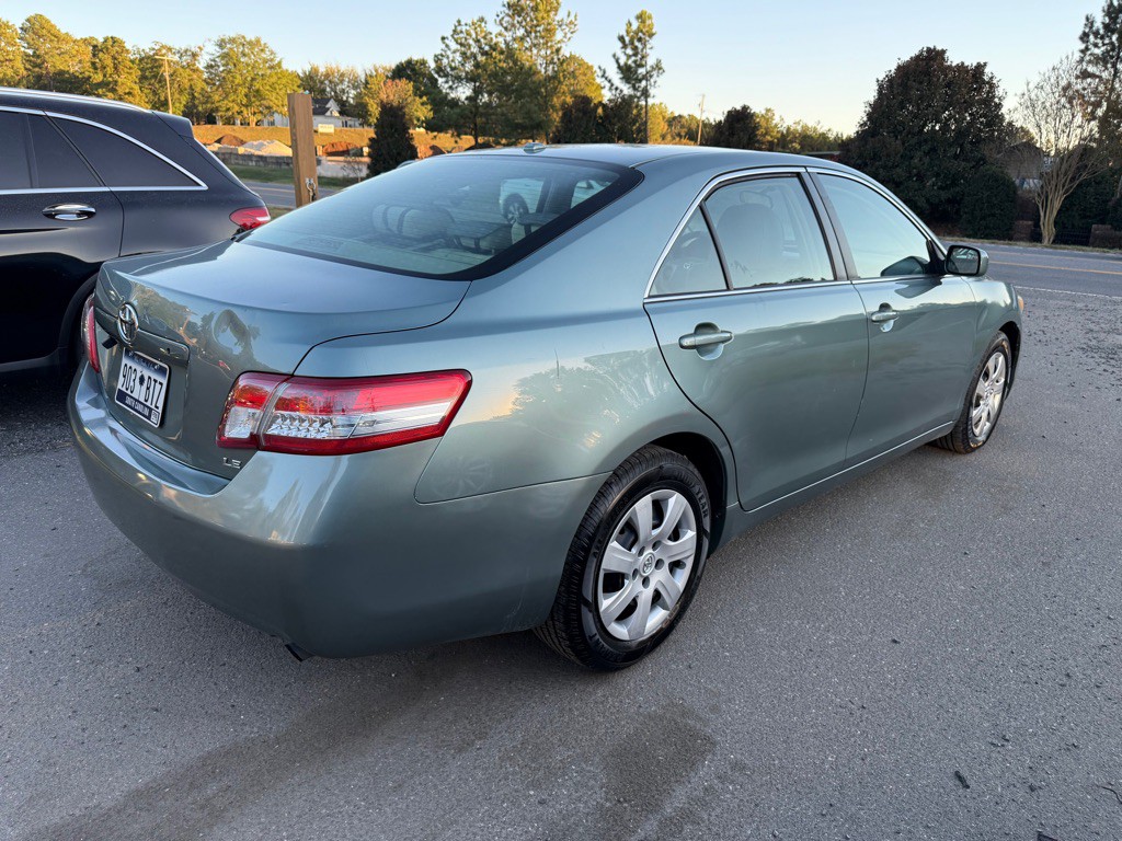 2011 Toyota Camry Image 3