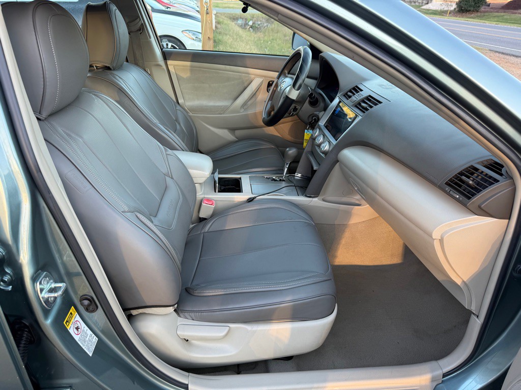 2011 Toyota Camry Image 5