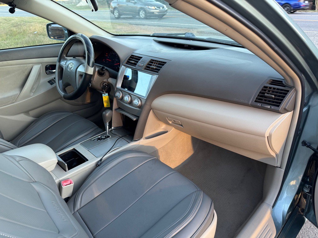 2011 Toyota Camry Image 6