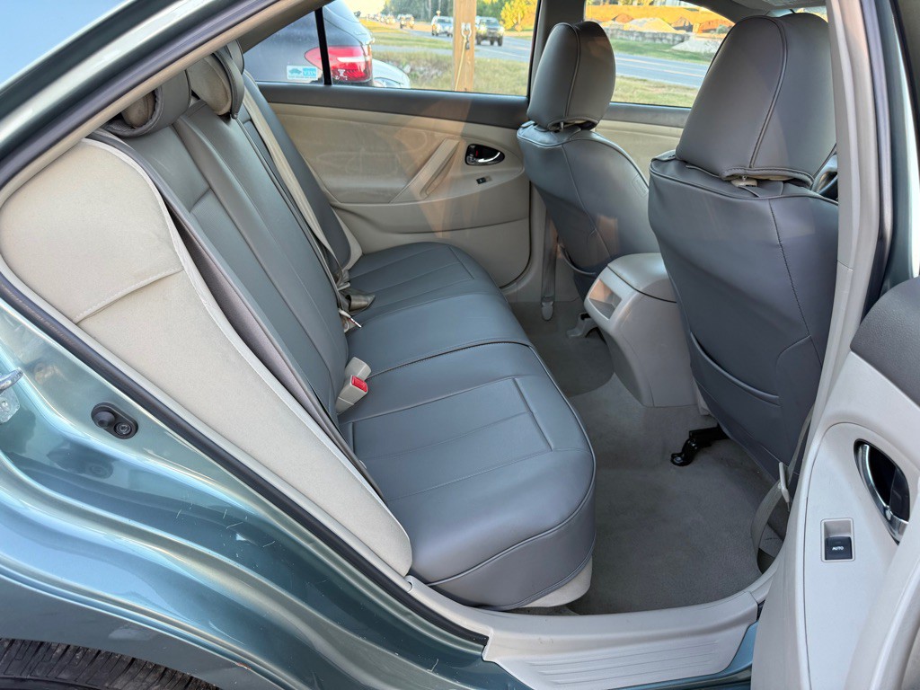2011 Toyota Camry Image 7