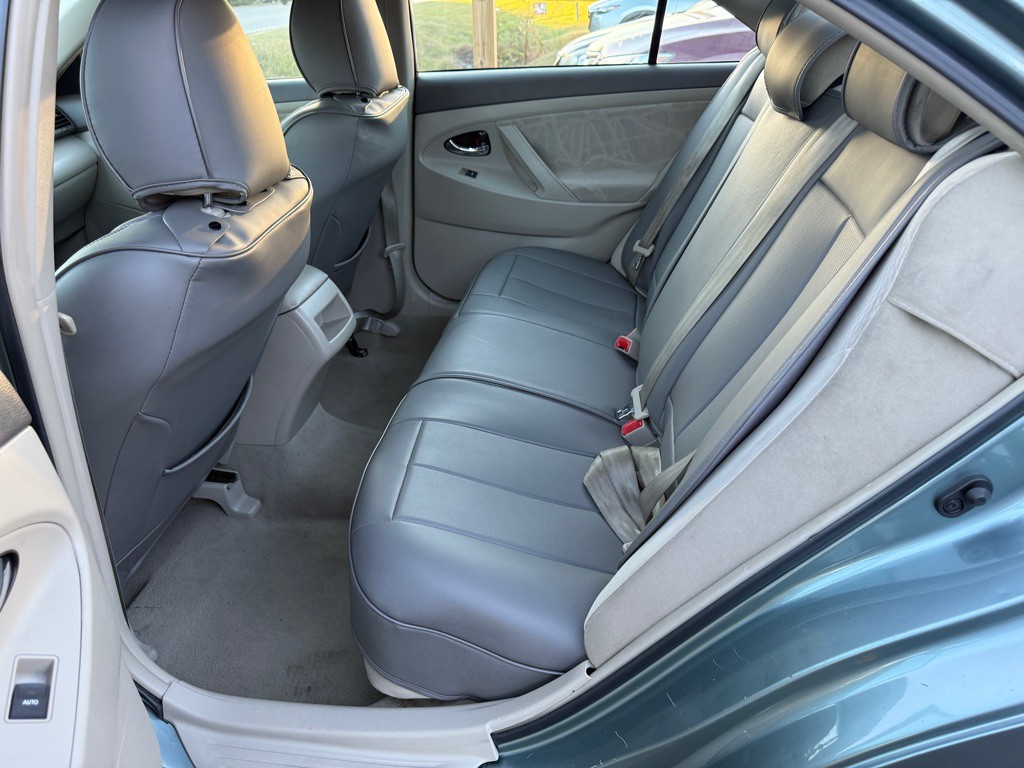 2011 Toyota Camry Image 9