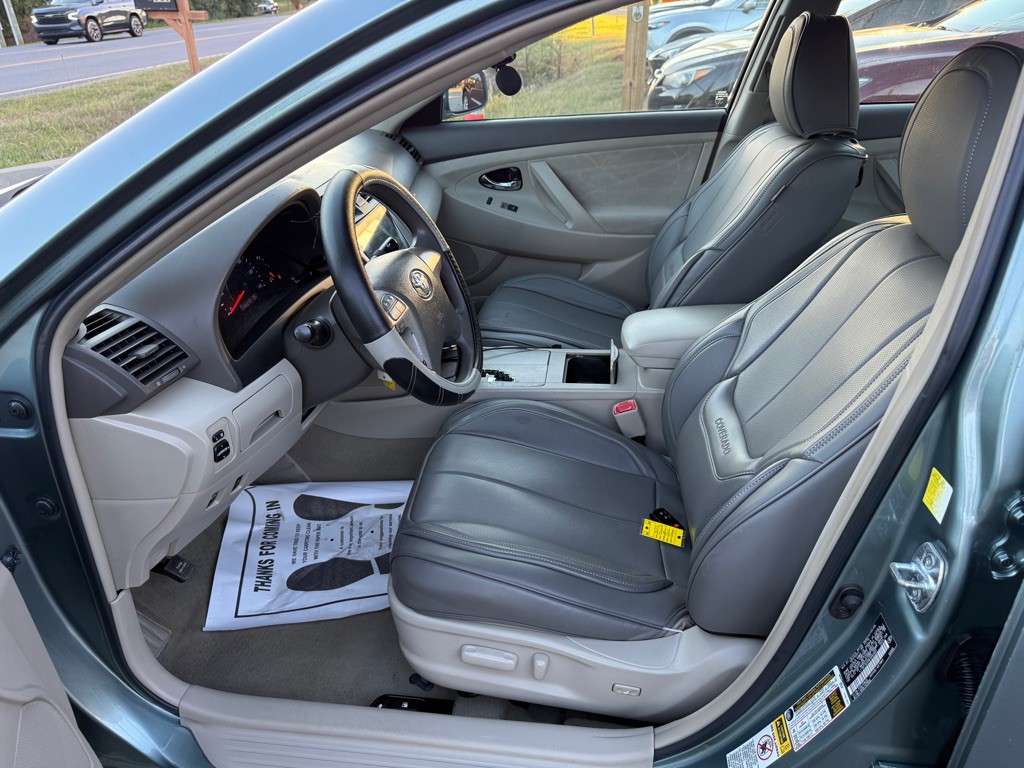 2011 Toyota Camry Image 10