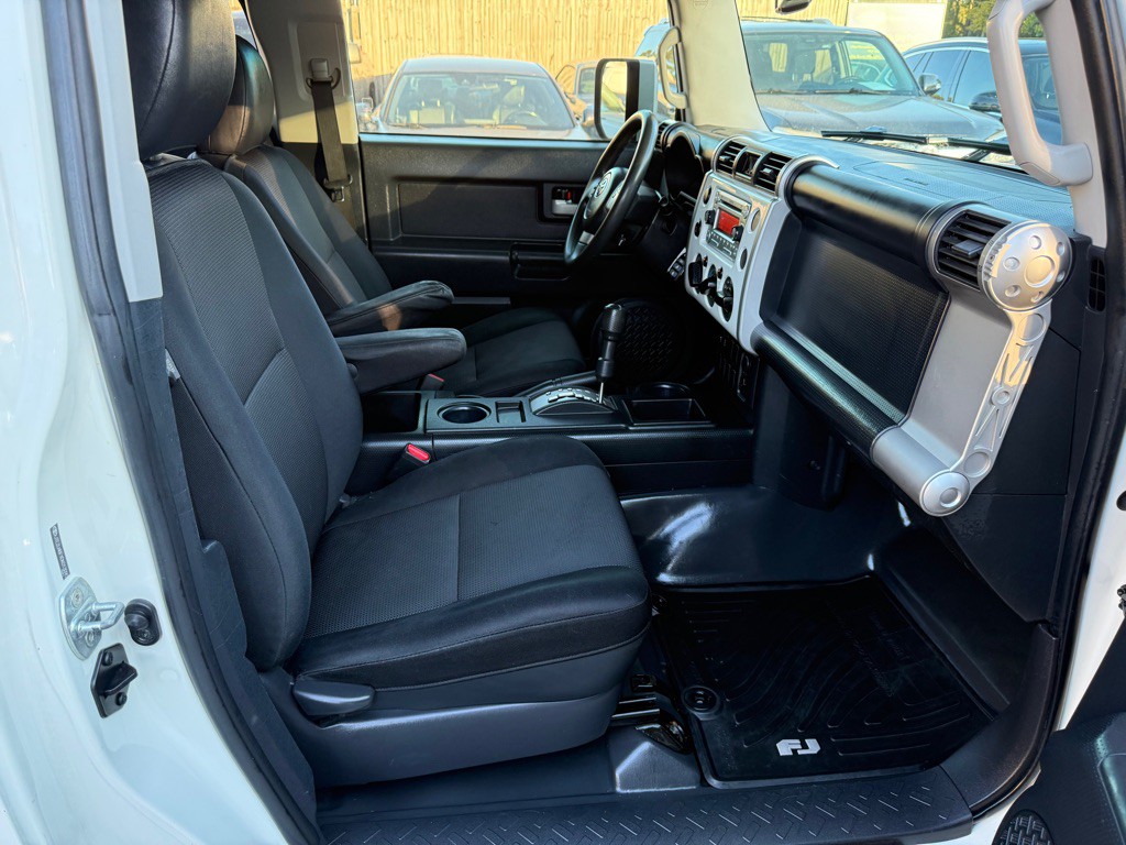 2013 Toyota FJ Cruiser Image 6