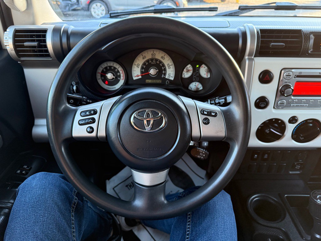 2013 Toyota FJ Cruiser Image 12