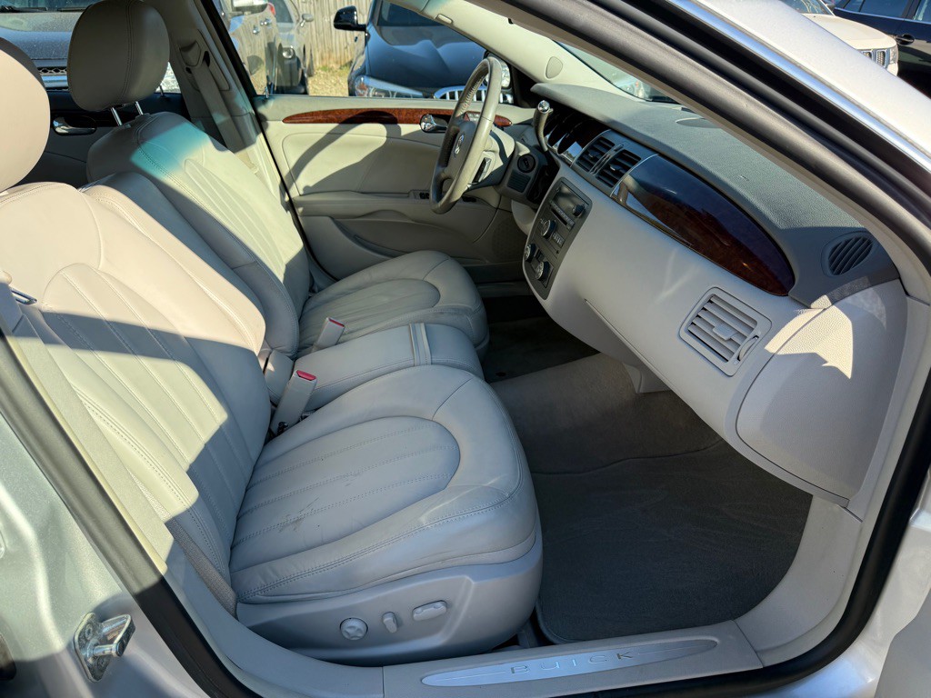 2011 Buick Lucerne Image 6