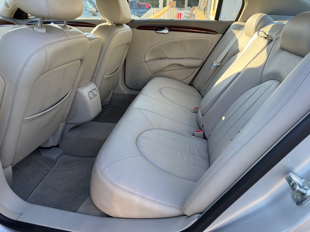 2011 Buick Lucerne Image 9