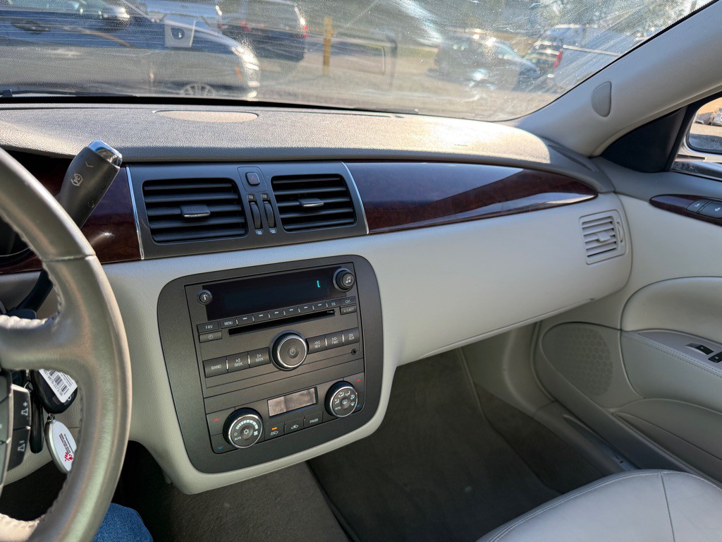 2011 Buick Lucerne Image 14
