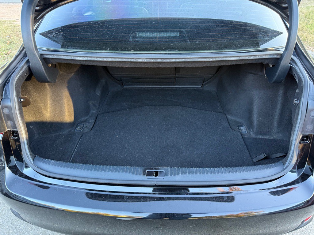 2016 Lexus IS Image 8