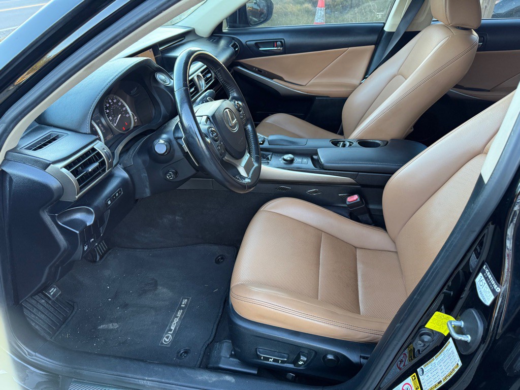 2016 Lexus IS Image 10
