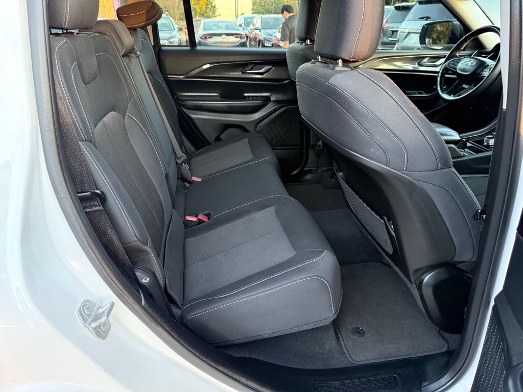 2023 Jeep Grand Cherokee Image 8