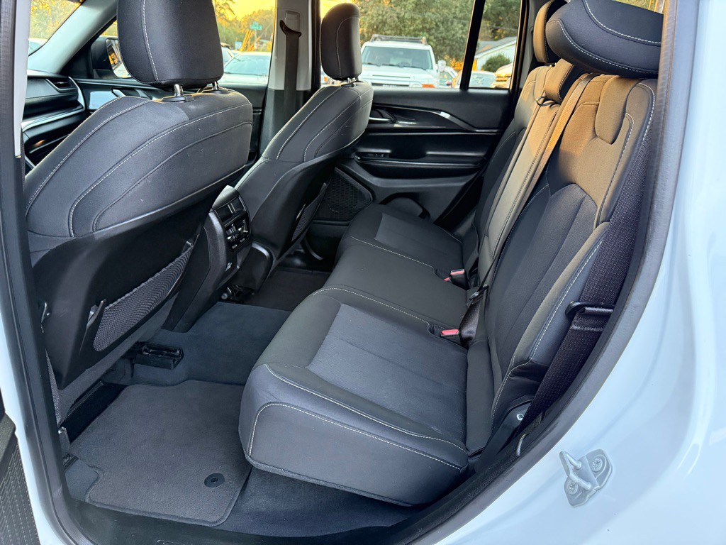 2023 Jeep Grand Cherokee Image 10
