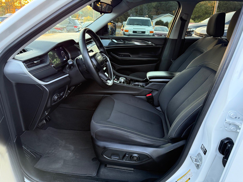 2023 Jeep Grand Cherokee Image 11