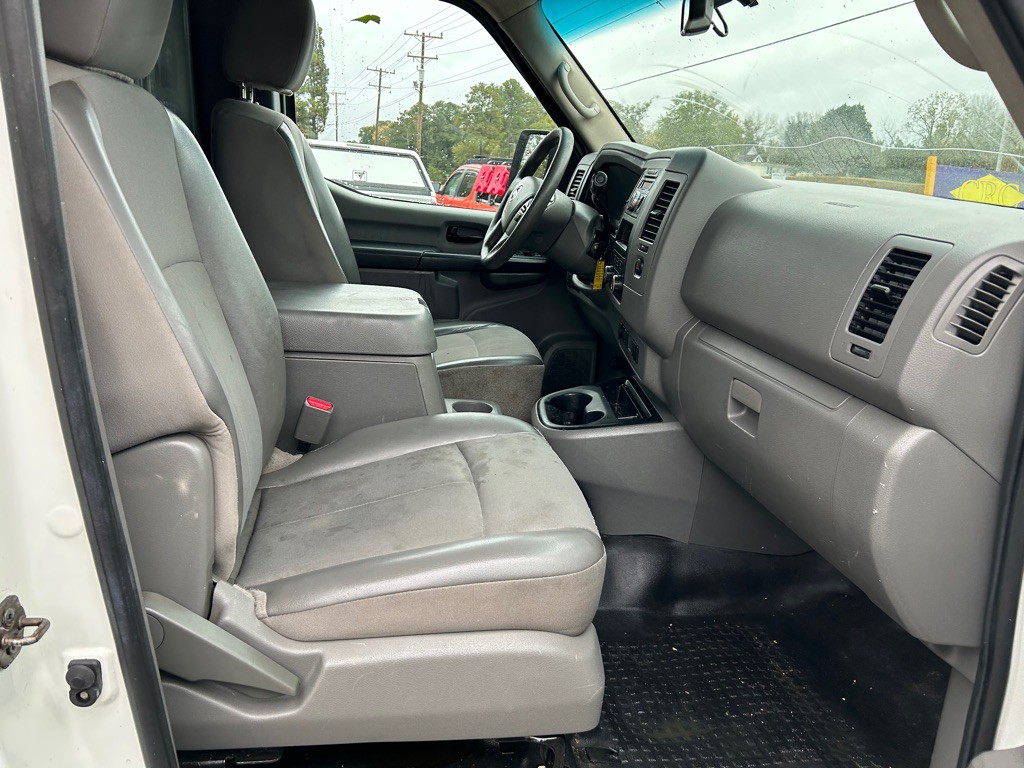 2016 Nissan NV Image 5