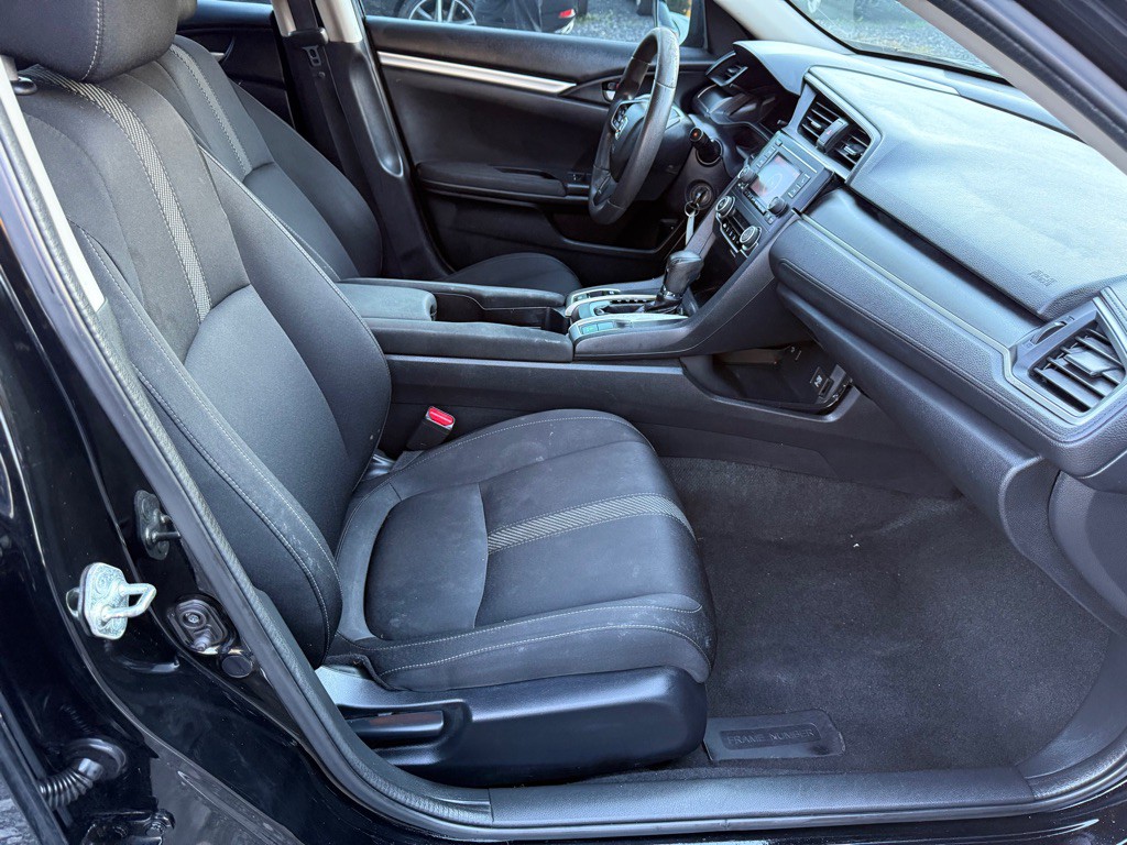 2017 Honda Civic Image 6