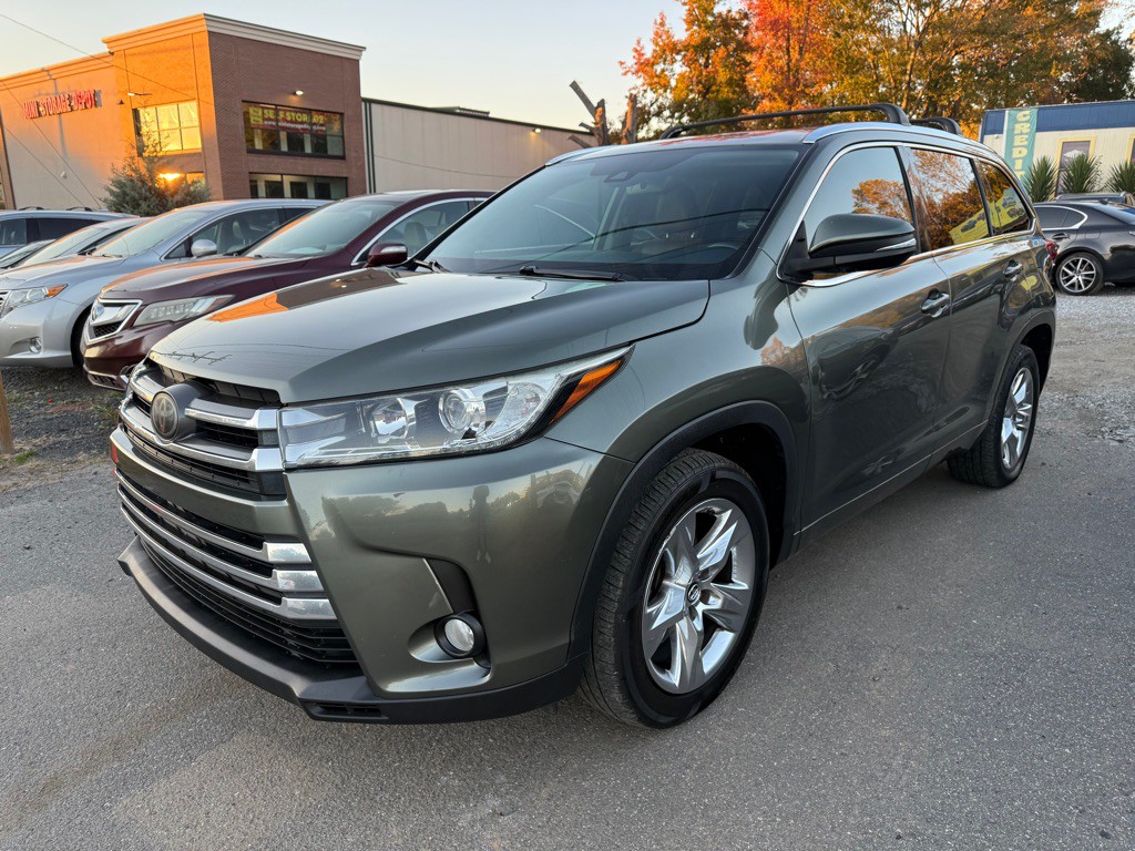 2018 Toyota Highlander Image 1