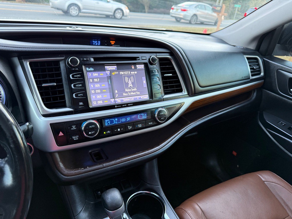 2018 Toyota Highlander Image 16