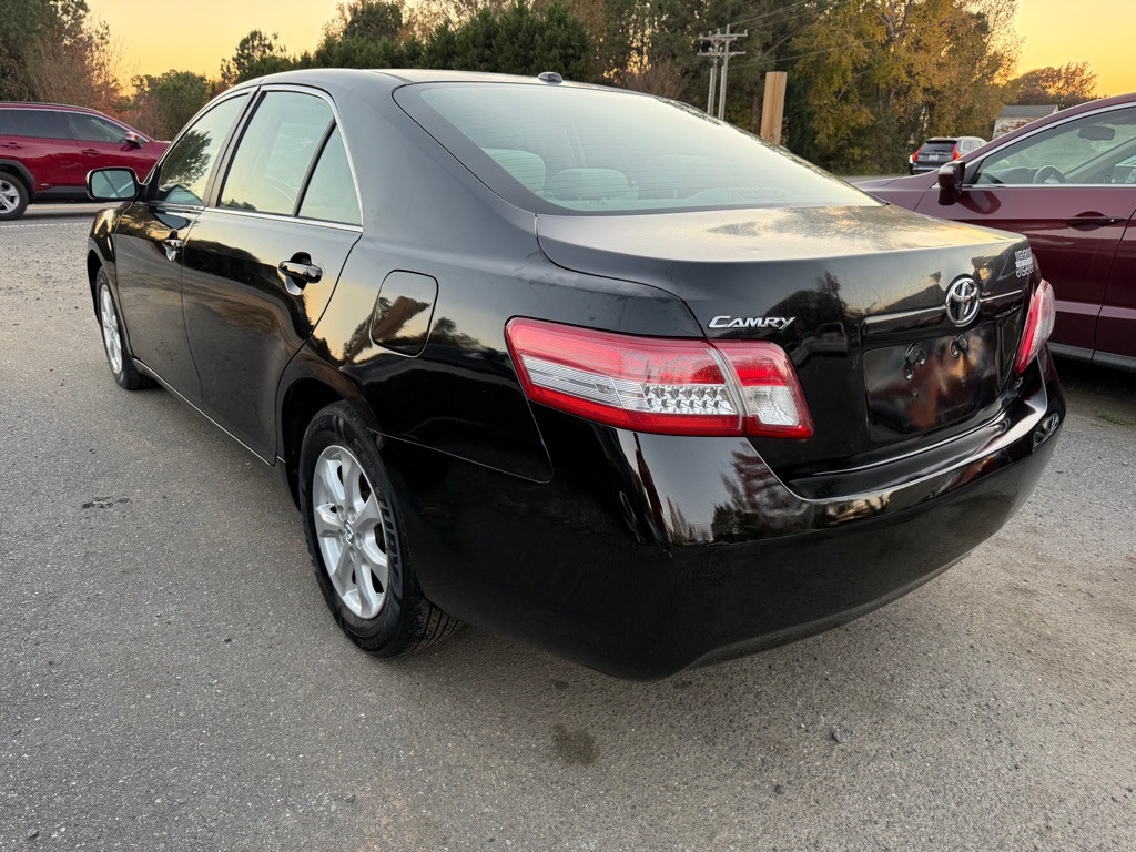 2011 Toyota Camry Image 2