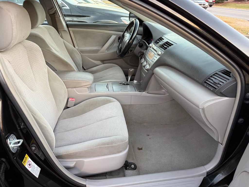 2011 Toyota Camry Image 6