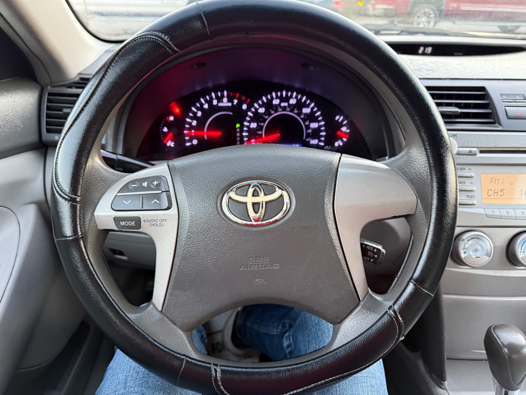 2011 Toyota Camry Image 12