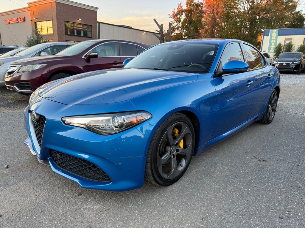 2017 Alfa Romeo Giulia Image 1