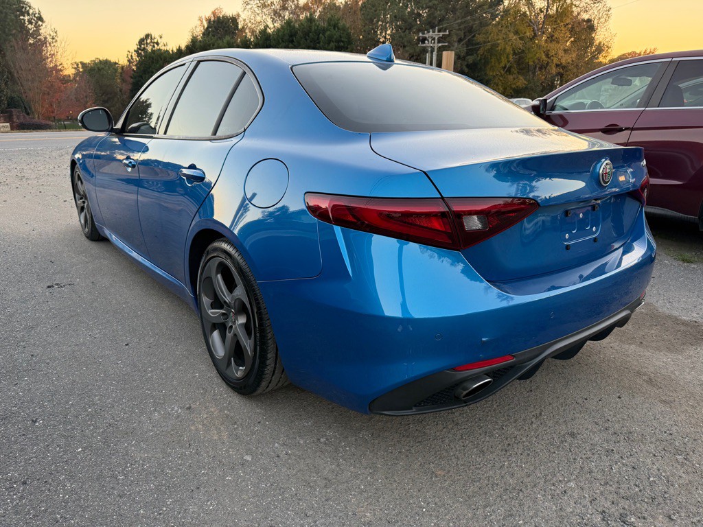 2017 Alfa Romeo Giulia Image 2