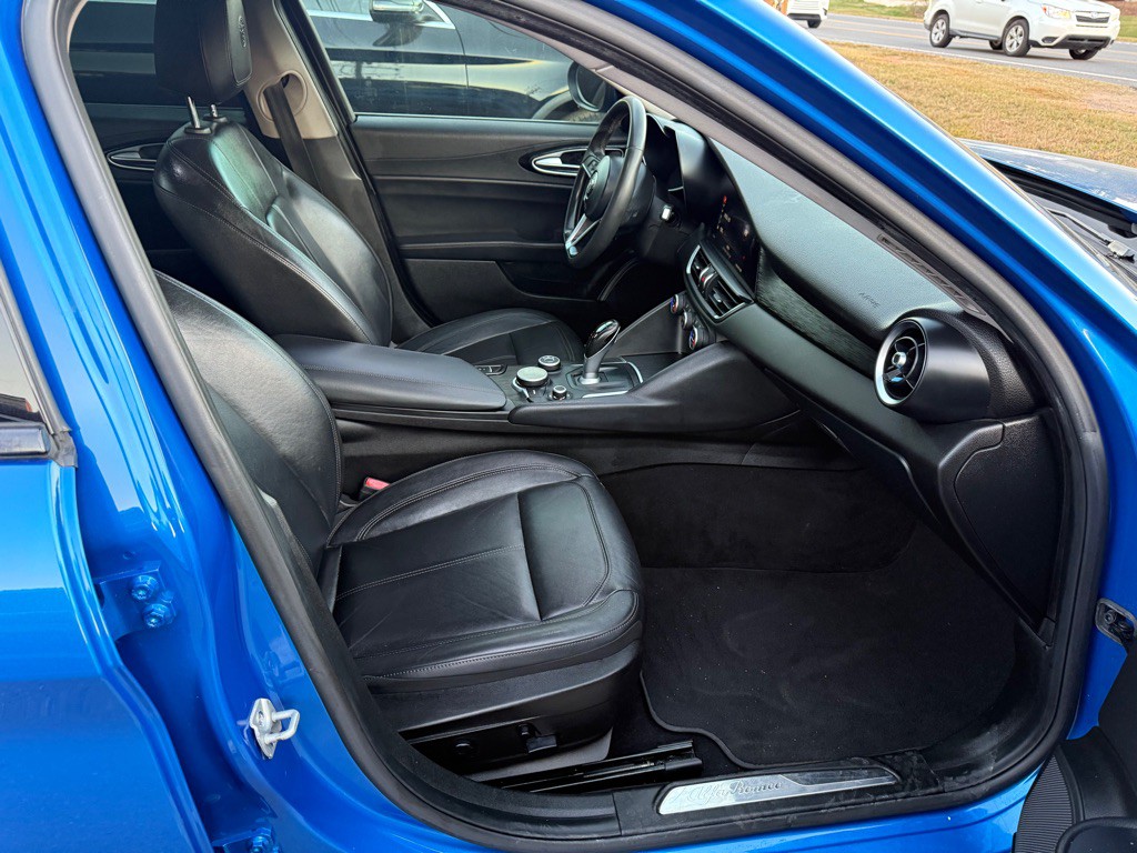 2017 Alfa Romeo Giulia Image 6