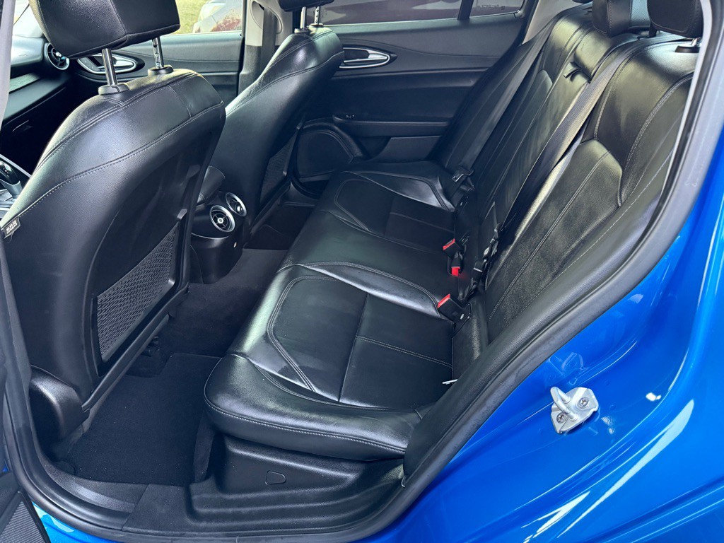 2017 Alfa Romeo Giulia Image 9