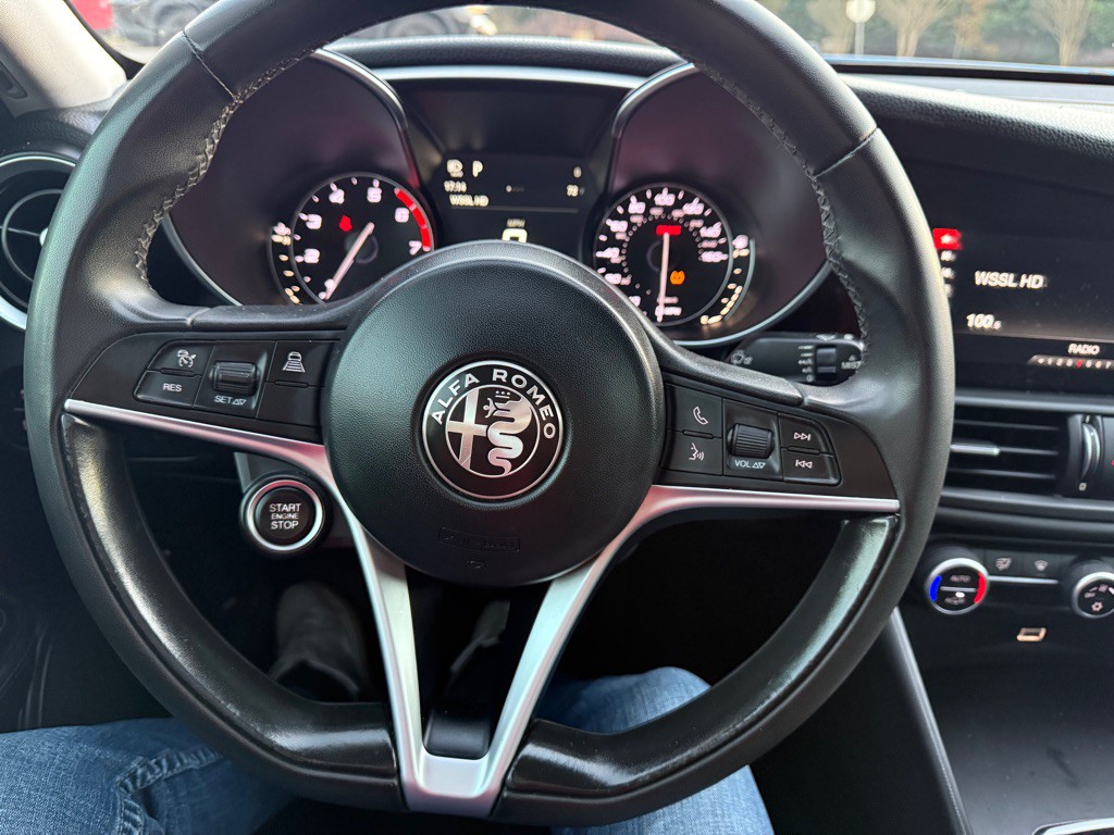 2017 Alfa Romeo Giulia Image 11