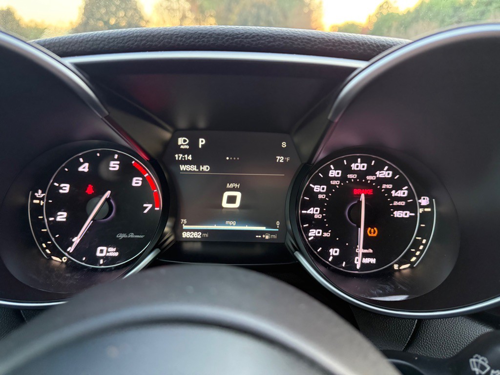 2017 Alfa Romeo Giulia Image 12