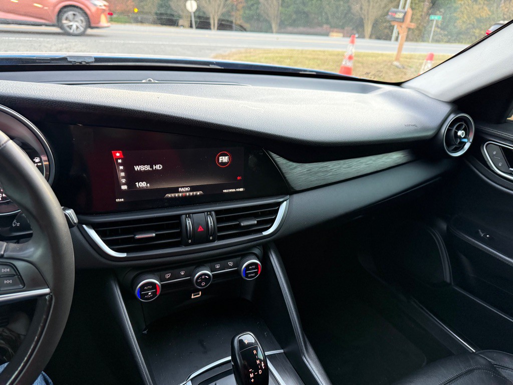 2017 Alfa Romeo Giulia Image 13