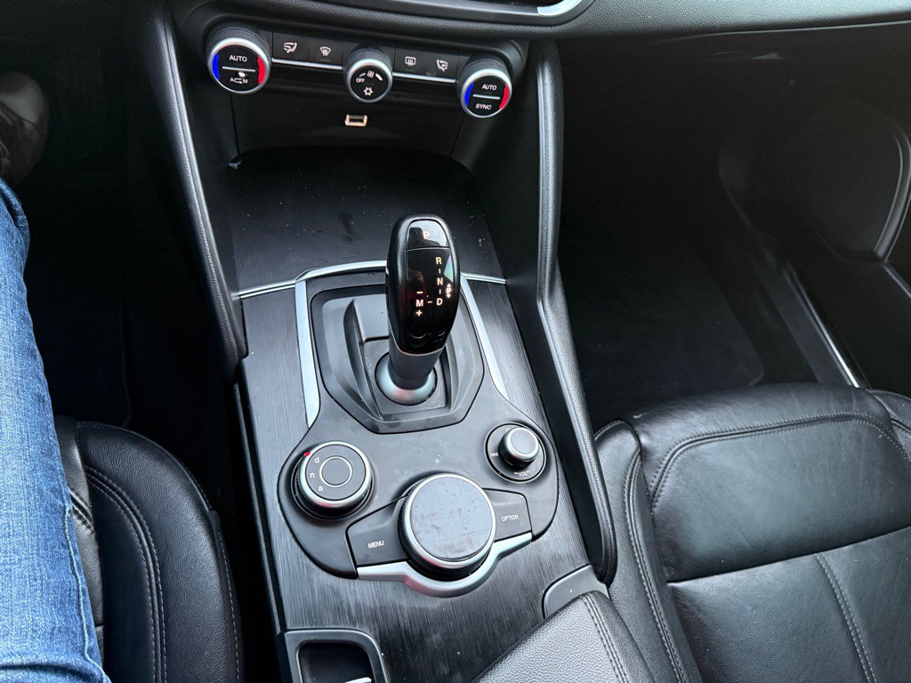 2017 Alfa Romeo Giulia Image 14