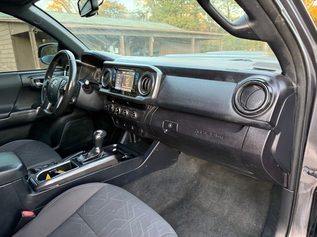 2017 Toyota Tacoma Image 7