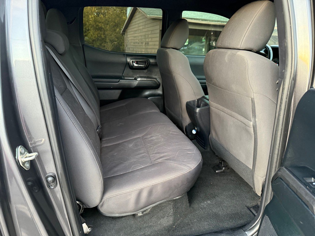 2017 Toyota Tacoma Image 8