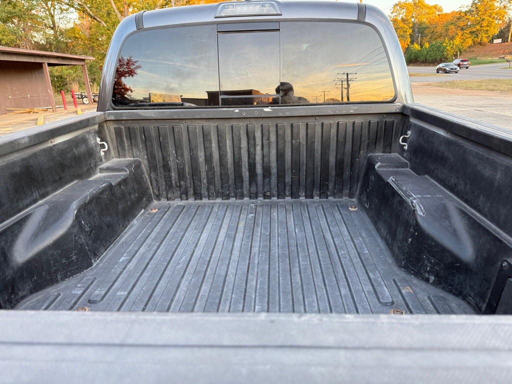 2017 Toyota Tacoma Image 9