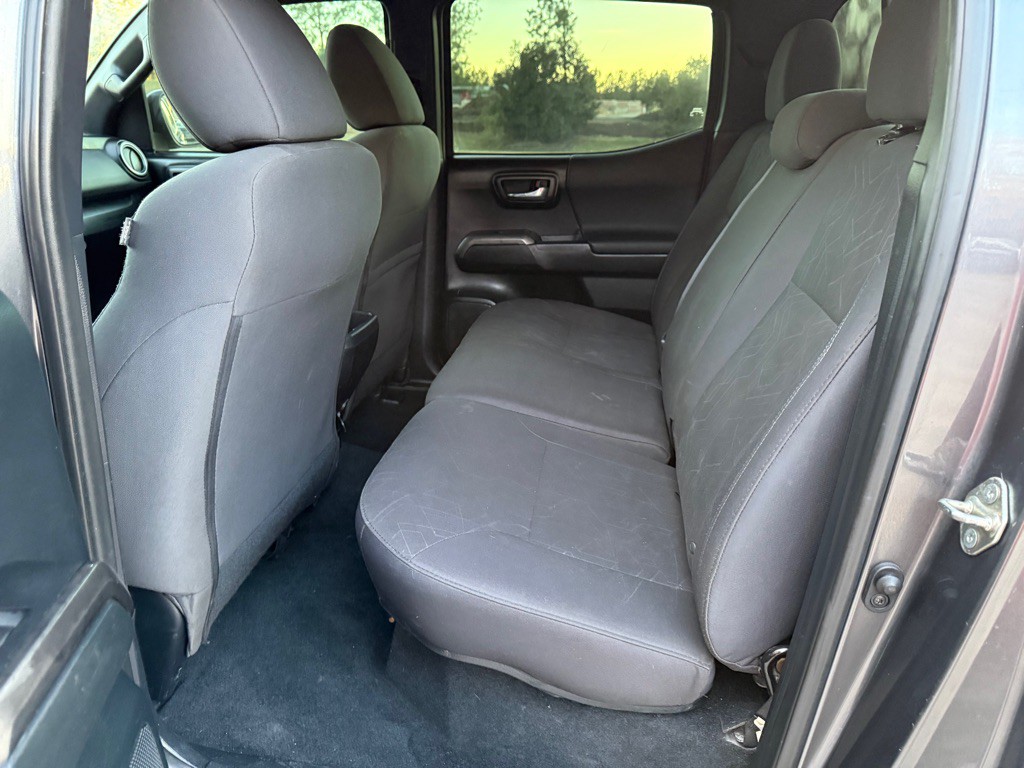 2017 Toyota Tacoma Image 10