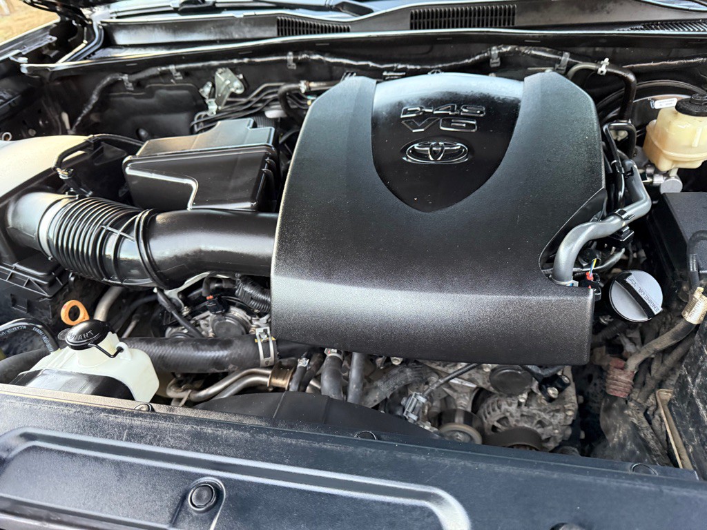 2017 Toyota Tacoma Image 12