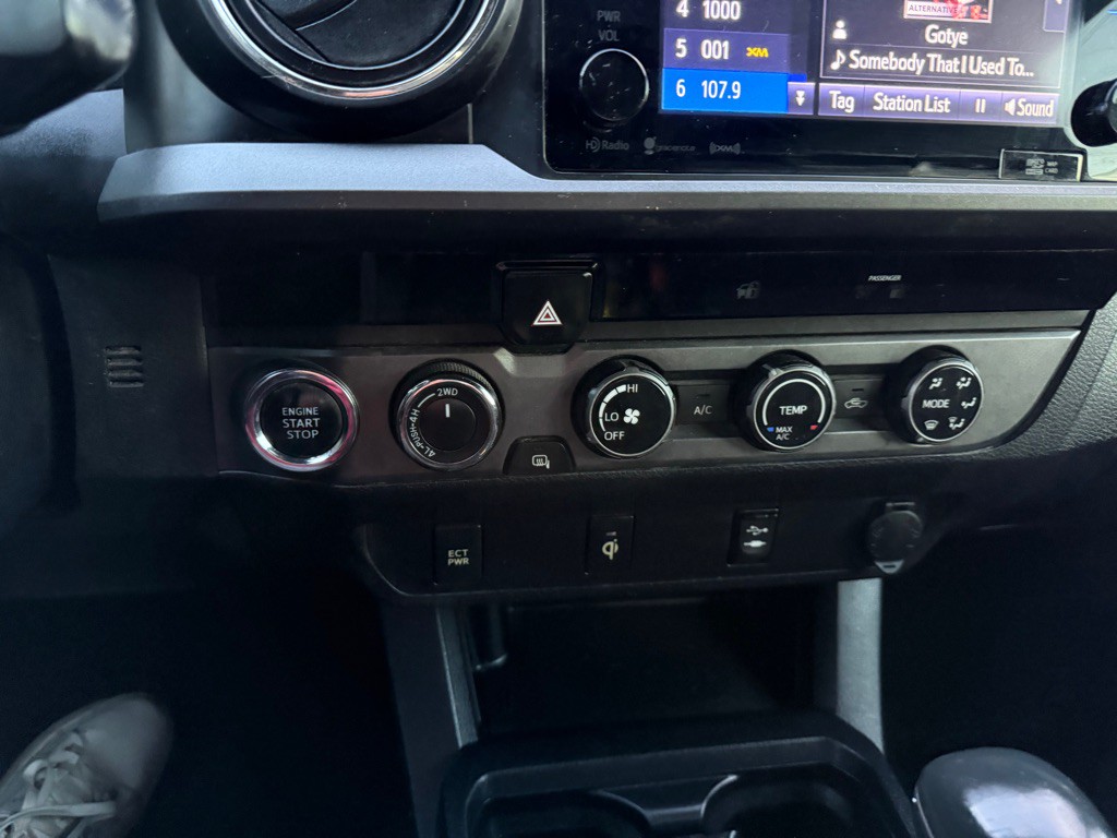 2017 Toyota Tacoma Image 16