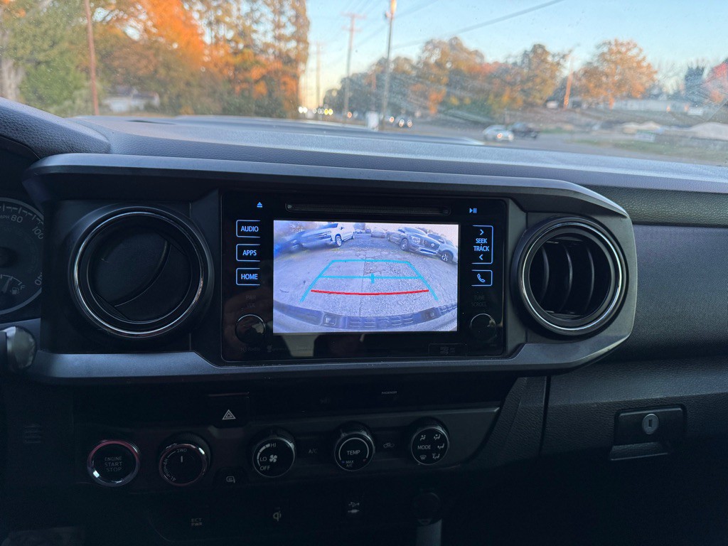 2017 Toyota Tacoma Image 17