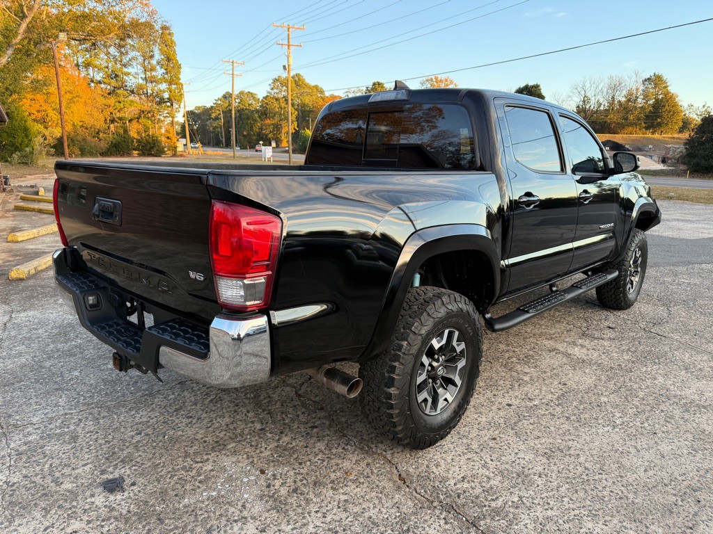 2017 Toyota Tacoma Image 3