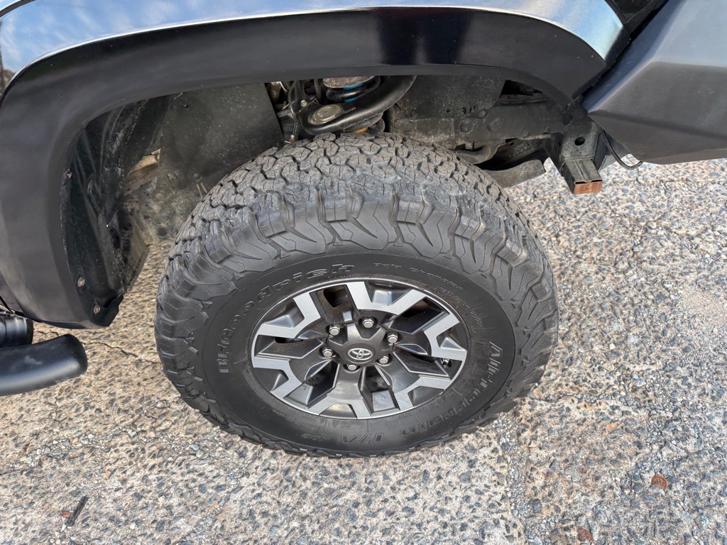 2017 Toyota Tacoma Image 5